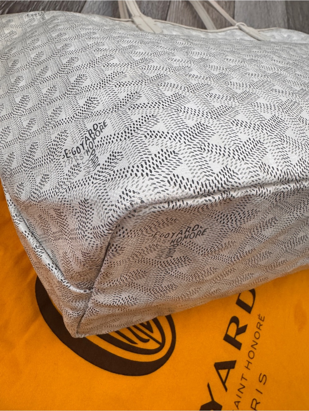 Goyard Saint Louis Tote in White with Matching Pouch - Picture 11 of 12